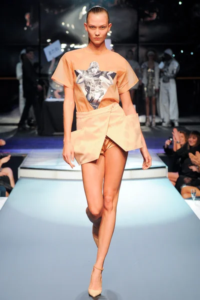 Look 19